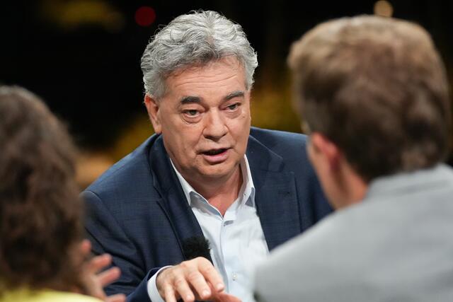 Im Interview zeigte sich Vizekanzler Kogler wenig begeistert von der Rhetorik der ÖVP-Niederösterreich. | Foto: Roman Zach-Kiesling / First Look / picturedesk.com