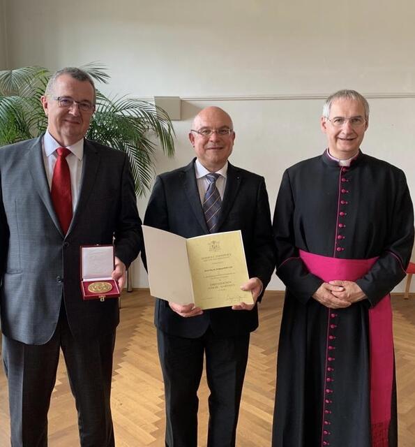 Kanzler Gerhard Grosinger, Wolfgang Horvath und Generalvikar Michael Wüger. | Foto: Karin Dorner-Schermann