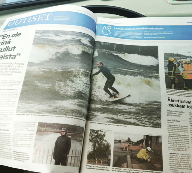Lohner surfte bei einem außergewöhnlich starken Sturm auf einem See in Tampere - und fand sich wenig später in der finnischen Zeitung "Amulehti" wieder.  | Foto: Jukka Ritola