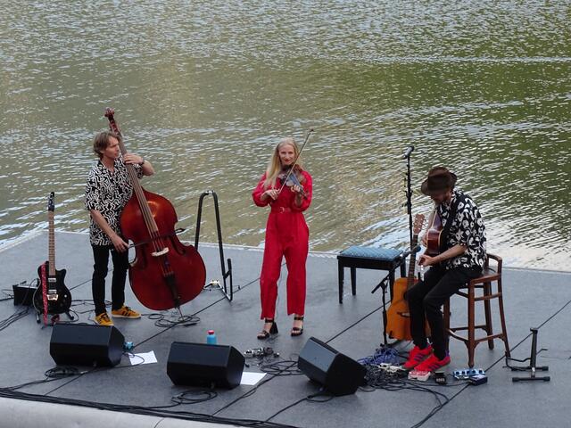 Das Lena Jonsson Trio begeisterte vor der tollen Seekulisse. | Foto: Simon Glösl