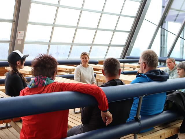 Christin Lampe zeigt hilfreiche Atemübungen.  | Foto: Alicia Martin Gomez