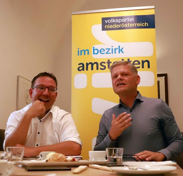 Machen gerne Politik für die Mitte der Gesellschaft, in Bund, Land und Gemeinden: VP-Nationalrat Andreas Hanger und Amstettens Bürgermeister Christian Haberhauer | Foto: VPAM