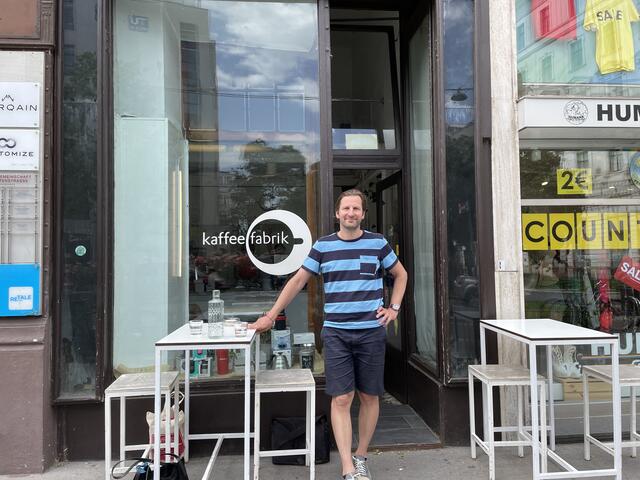 Tobias Radinger setzt in seinen Cafés auf nachhaltigen Kaffee. | Foto: Miriam Al Kafur