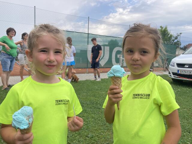 Die jüngsten Nachwuchsspielerinnen den Tennisclubs Aurelia und Marlene