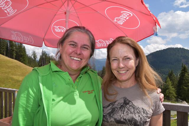 Mittendrin und dabei: Geli Koidl (Verein Sternschnuppe) und TVB-GF Helga Beermeister | Foto: Kainz