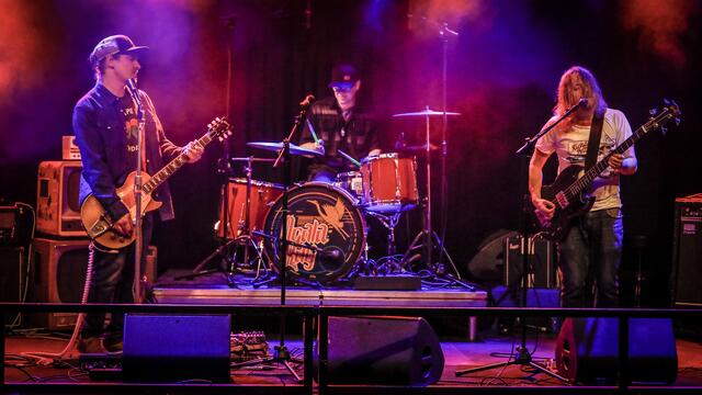 In seiner Freizeit ist Andy Lohner fast nur mit Gitarre zu finden. Auf der Bühne, im Proberraum oder im Studio it seiner Band "Ocala Ray". | Foto: Arto Alho