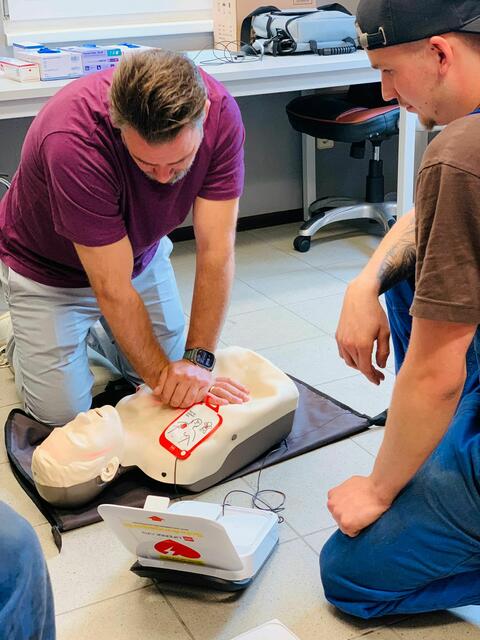 Jeder Defibrillator kann leben retten! | Foto: Rotes Kreuz