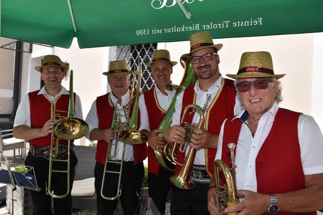 Fleißig aufgespielt hat das Matreier Bläserquintett Wohklang beim Klostergasthof | Foto: Kainz