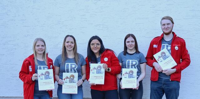 Das Team der JRK-Gruppe bei der Erstveröffentlichung des Kochbuches (von links): Natalie Traxler, Michaela Weinzinger, Jasmin Haider, Stefanie Rigler und Lucas Stütz.
 | Foto: OÖRK/JRK Liebenau