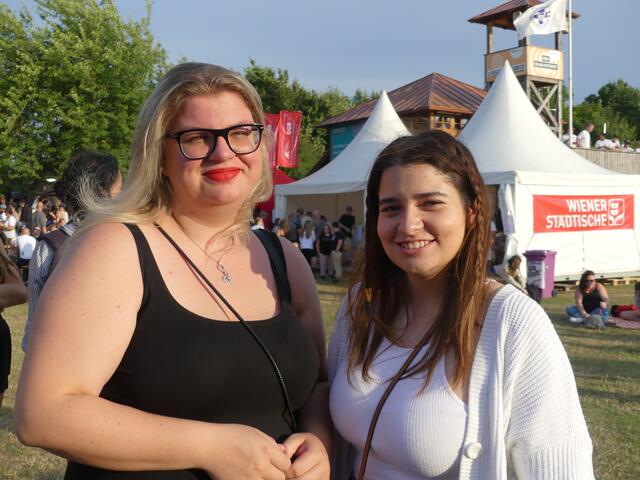 Splash Hard am Ratzersdorfersee | 22.07.2023
Michele und Irem sahen der Freerunning-Show zu! | Foto: Nina Taurok