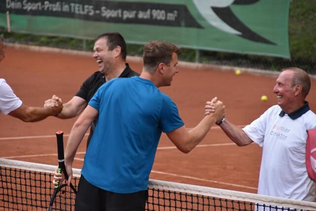 Bgm. Christian Härting und sein Vater Dietmar Härting im fairen Wettkampf. | Foto: Georg Larcher