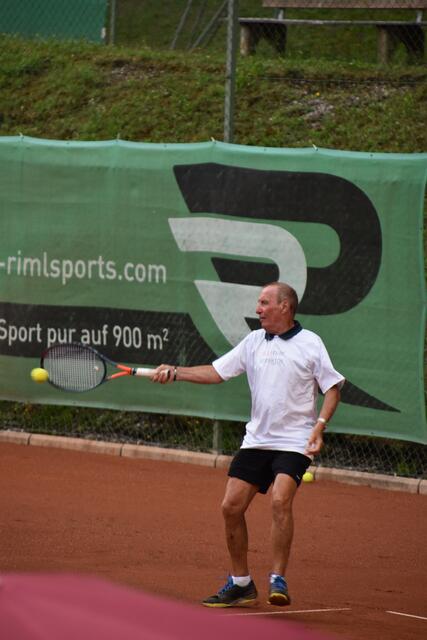 Jubilar Dietmar Härting zeigte gute Figur am Sandplatz. | Foto: Georg Larcher