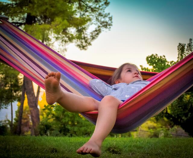 Füße baumeln lassen und im Schatten entspannen – am Tag der Hängematte, dem "Hammock Day". | Foto: pixabay