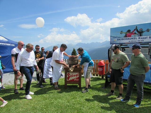 Bieranstich auf Dias. 