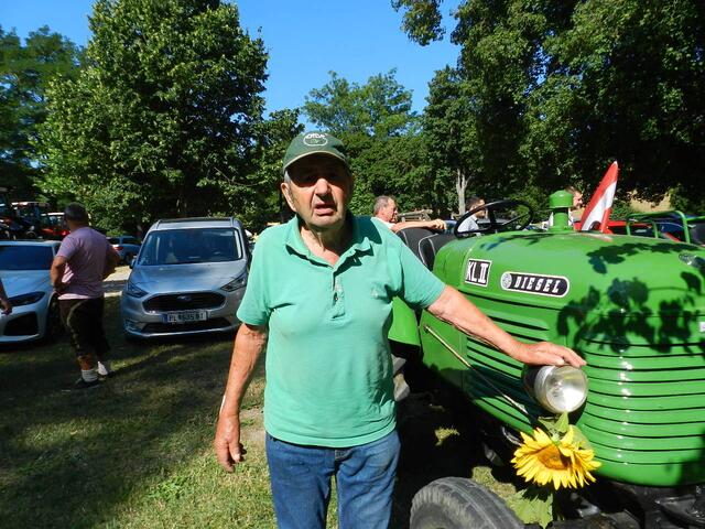 Puchinger Josef kamm it einen Steyer Traktor Bj 1947