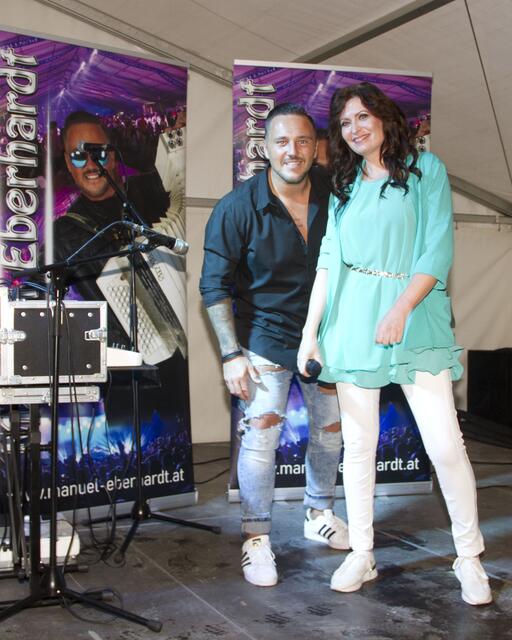 Manuel Eberhardt und Allessa rockten bei der Schlagernacht in Goberling das Festzelt. | Foto: Peter Seper