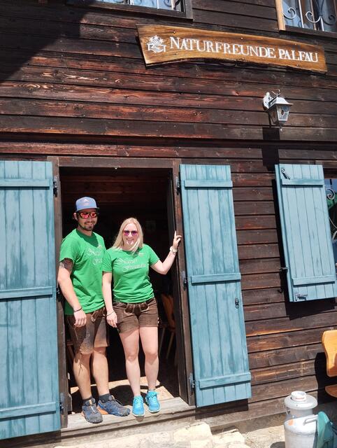 Lukas und Sarah haben Hüttendienst