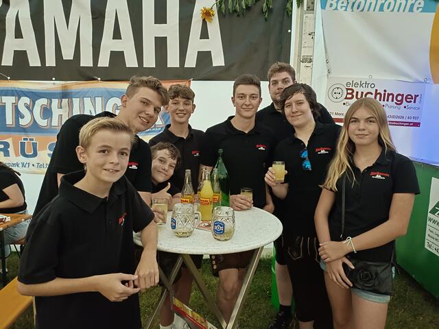 Yannik, Fabian, Henrik, Sepp, Raphael, Peter, Michl und Annika vom MV Forchtenstein