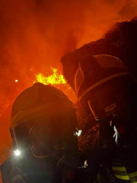 Nach zehn Bränden in neun Tagen, konnte die Polizei einen 31-jährigen Verdächtigen festnehmen.  | Foto: Feuerwehr Siegendorf