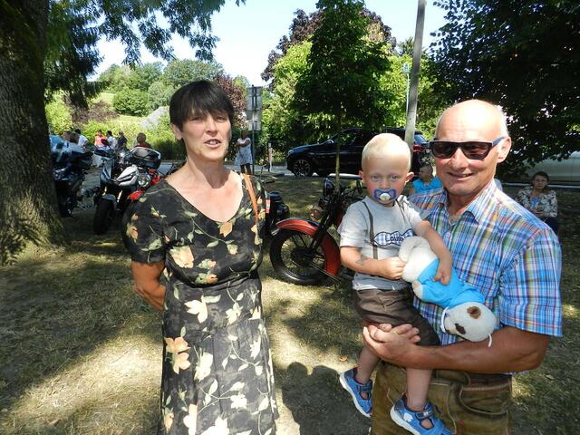 Hickelsberger Irmgard, Paul, Alois Berger waren  auf Besuch bei der Auto weihe