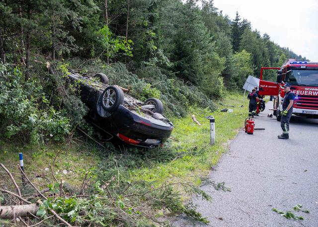 Sekundenschlaf lies den Fahrer von der Fahrbahn abkommen. | Foto: zeitungsfoto.at