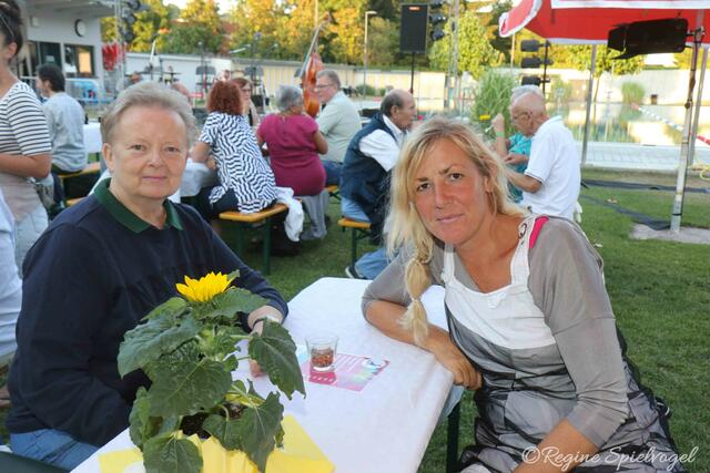 Nach der Veranstaltung drückten Verena Neckham und GR Anna-Leena Krischel ihre Begeisterung aus. Es war ein tolles und Konzert.