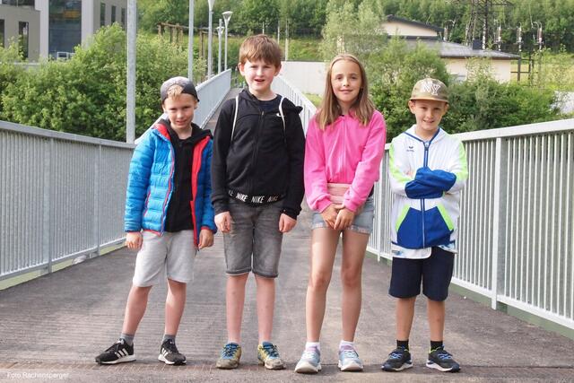 Diese vier machten einen wahre Brückenschlag und zeigen uns den Salzachsteg. | Foto: Andrea Rachensperger