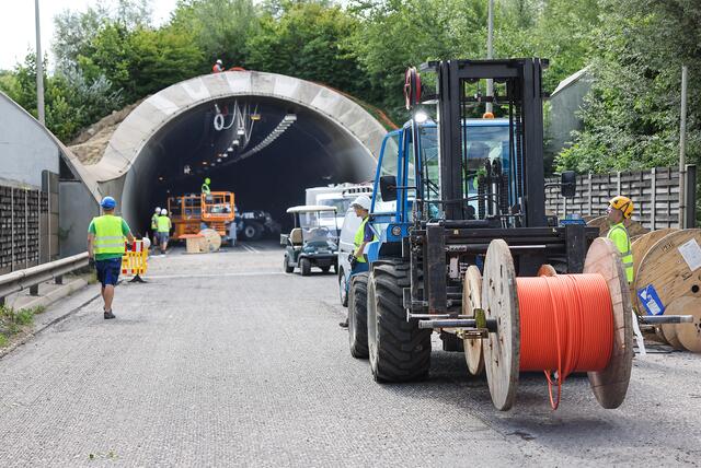 Im Zuge der Tunnelsanierung werden nicht weniger als 90.000 Meter Kabel neu verlegt. | Foto: Stadt Linz