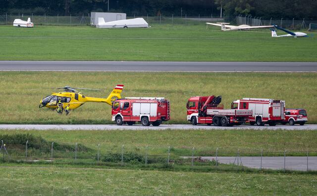 Nach der Sicherheitslandung von Christophorus 1: die Bergung des Patienten vom Hafelekar wurde durch den Hubschrauber des Innenministeriums übernommen. | Foto: zeitungsfoto.at