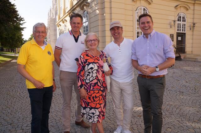 Lions-Präsident Willi Eigner, Bgm. Stefan Schmuckenschlager, Kammersängerin Adele Haas, Intendant Michael Garschall, LA Christoph Kaufmann