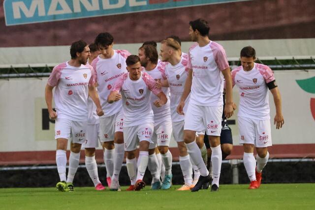 Früher Torjubel für Bad Gleichberg beim Cup-Schlager gegen den GAK. Am Ende blieben aber die Grazer in einem attraktiven Spiel mit 4:2-siegreich. | Foto: schmidbauer
