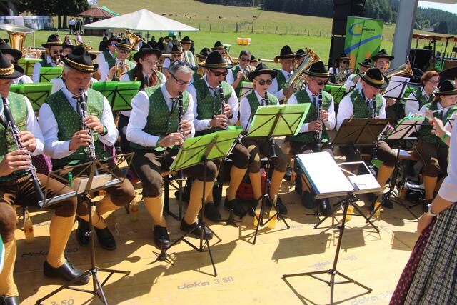 Die Stadtkapelle Gleisdorf eröffnete das Teichalmtreffen mit einem Marschkonzert | Foto: RegionalMedien Steiermark/Hofmüller