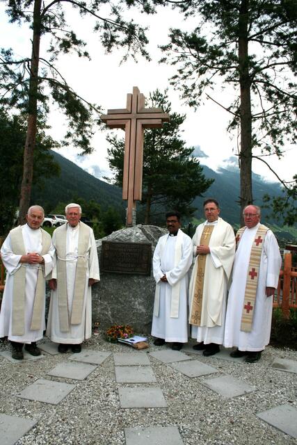 v.l. Pater Josef Zauner, Pater Herbert Meißl, Vikar Bibin Xavier, Generalvikar Roland Buemberger, Dekan Augustin Ortner | Foto: Mair