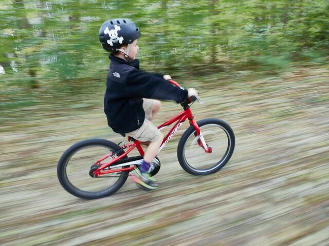 Die Kids sollen sich am Rad sicher fühlen.  | Foto: Chip Vincent/Unsplash