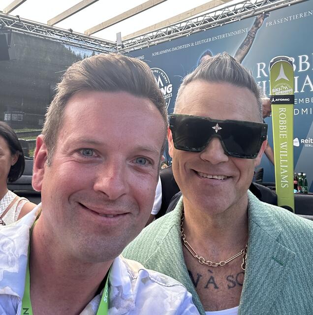 Marc Hollinger, RegionalMedien Steiermark, erfüllte dem Superstar einen Selfie-Wunsch ... | Foto: Marc Hollinger