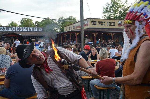 Sascha entfachte das Feuer im Lucky Town - für den "Kleinen Raben". | Foto: Anika Paul