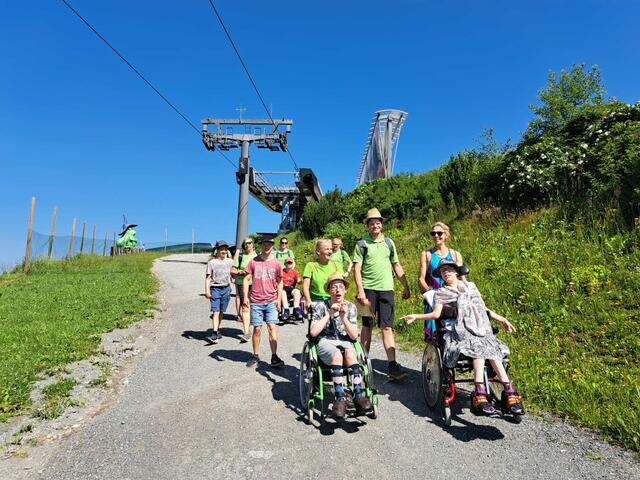 Auch Ausflüge werden unternommen. | Foto: Schritt für Schritt