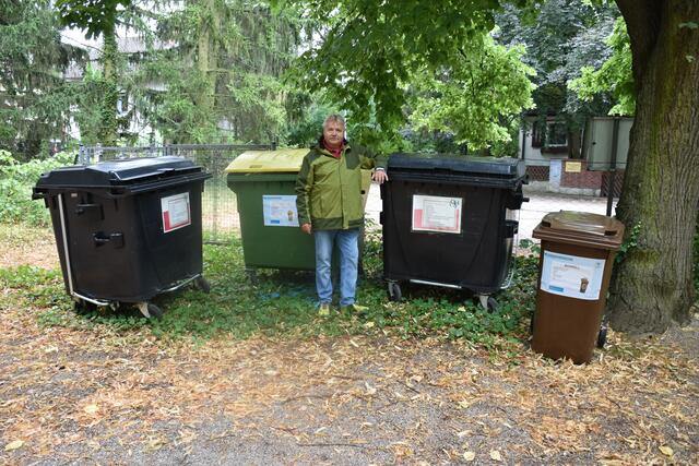 Wolfgang Scharinger hilft gern bei unsicherer Müllentsorgung. | Foto: Alexandra Goll