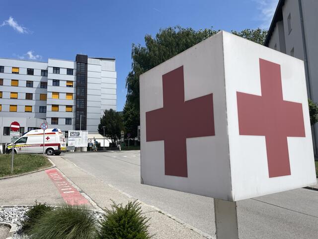 Die Leitstelle des Roten Kreuz Kirchdorf berät Patienten, ob ihre Symptome einen HÄND oder einen Notarzt erfordern. | Foto: Franz Staudinger
