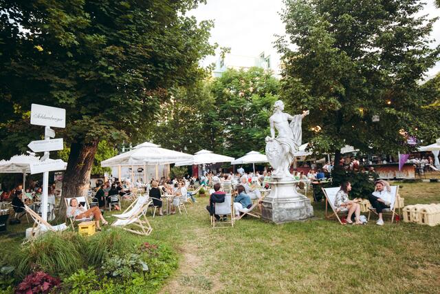 Das Palais Freiluft im Garten des Palais Auersperg ist noch bis 2. September geöffnet.  | Foto: Mila Zytka