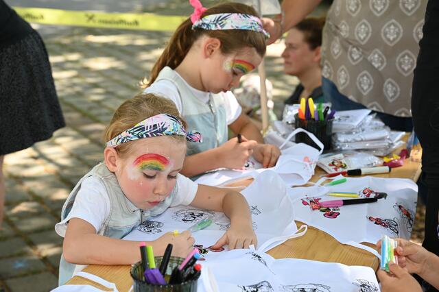 Hier wird eifrig gemalt. | Foto: 2023psb/sap