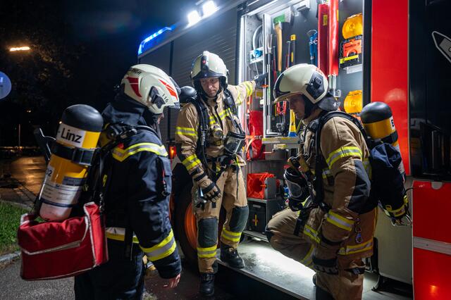 Die Linzer Berufsfeuerwehr wurde am Dienstag in St. Magdalena alarmiert. | Foto: FotoKerschi.at