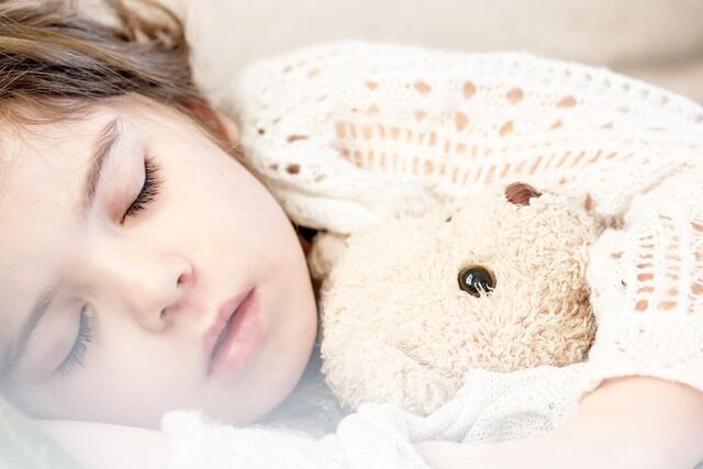 Kinder, die guten und ausreichend Schlaf haben, können sich in der Schule besser konzentrieren. | Foto: Pixabay (Symbolbild)