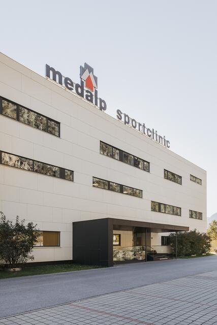 Eine 10-köpfige Delegation aus Shanghai besuchte am 18. Juli 2023 im Rahmen einer Delegationsreise die medalp, um sich medizinische Expertise im Bereich der Unfall- und Notfallversorgung einzuholen. | Foto: medalp