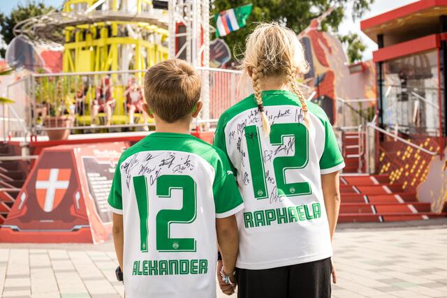 Beim Rapid-Tag im Prater nicht fehlen dürfen Autogramme und Fotos mit den Rapid-Kickern. | Foto: SK Rapid / Red Ring Shots