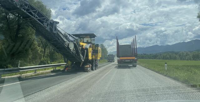 Derzeit wird die Straßen beim Gailtalzubringer saniert. | Foto: MeinBezirk.at