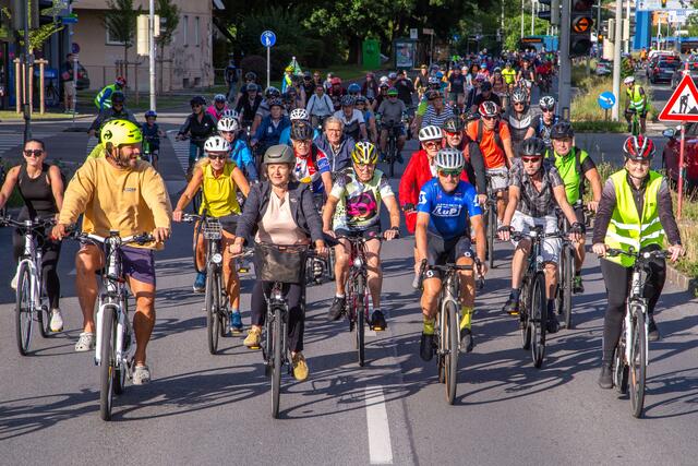Antenne-Steiermark-Moderator Gonzo Renger, Vizebürgermeisterin Judith Schwentner und Spitzensportler Edi Fuchs waren an vorderster Front. | Foto: Steirerwerk