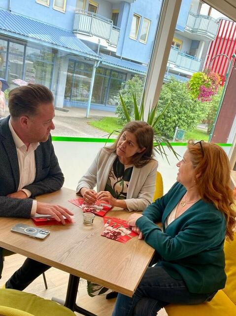 Nationalratsabgeordneter Mario Lindner, Soziallandesrätin Doris Kampus und die Bürgermeisterin der Stadt Andrea Heinrich trafen sich in Liezen.
 | Foto: SPÖ