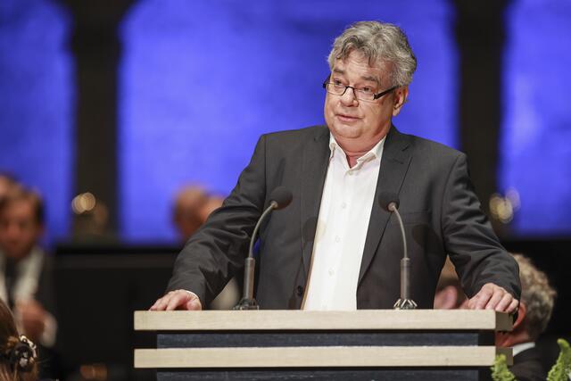 "Die Zeit ist aus den Fugen. Punktgenau beschreibt das Motto der diesjährigen Salzburger Festspiele die gegenwärtige globale Lage, in der eine Krise die nächste jagt", so Vizekanzler Werner Kogler (Grüne) in seiner Rede. | Foto: Land Salzburg/Neumayr/Leopold
