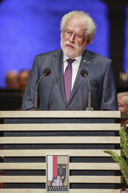 "Es gibt Zusammenhänge, die alle Grenzen von Raum und Zeit sprengen", so Nobelpreisträger Anton Zeilinger. Die Wissenschaft lerne jedenfalls dazu und dabei spiele die Kreativität auch eine wichtige Rolle. Hier komme auch die Kunst ins Spiel. | Foto: Land Salzburg/Neumayr/Leopold